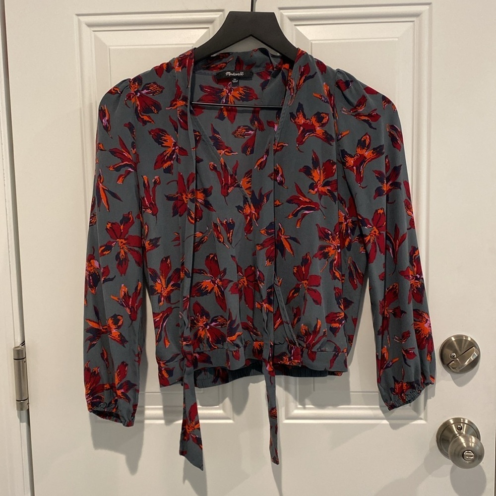 Madewell Women’s Size XS  Silk Tie Neck Wrap Top in Winter Orchid Multi Green - Picture 3 of 6